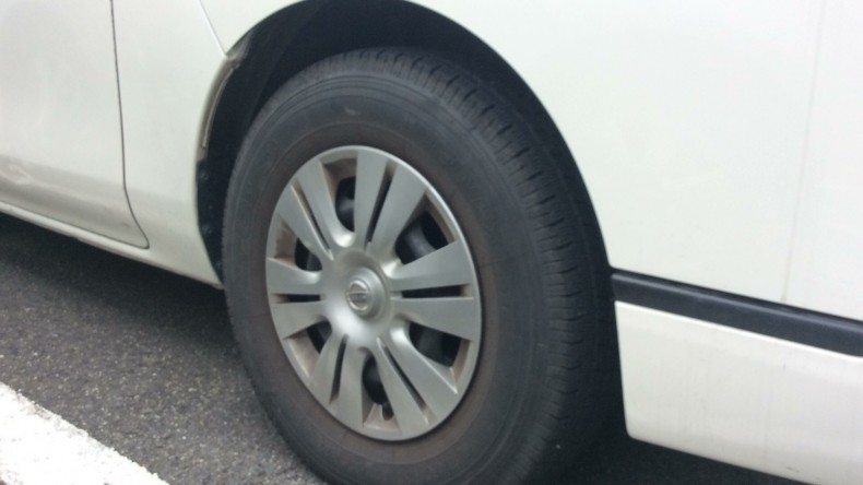 タイヤホイール前