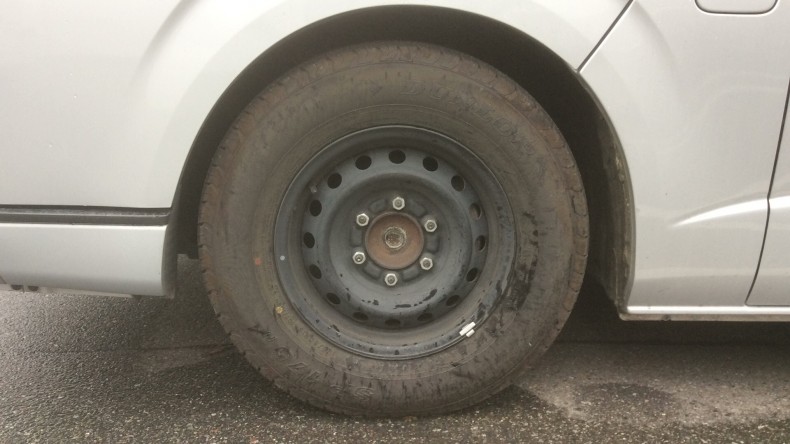 タイヤホイール前