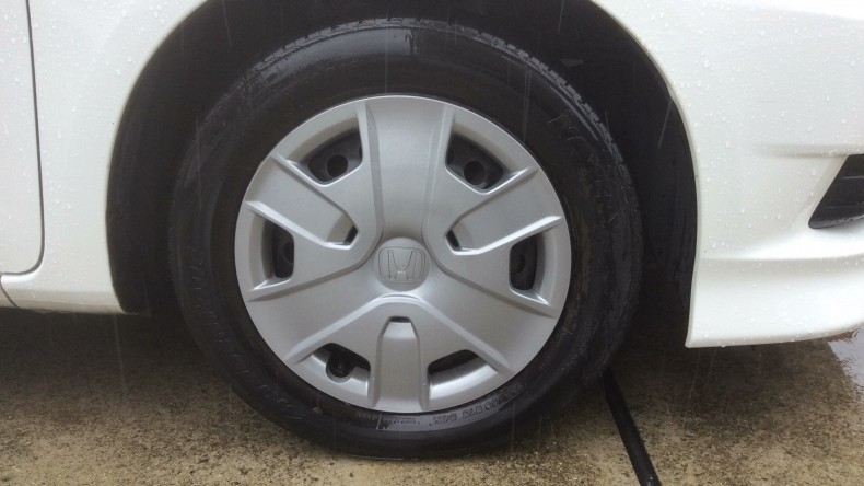 タイヤホイール前