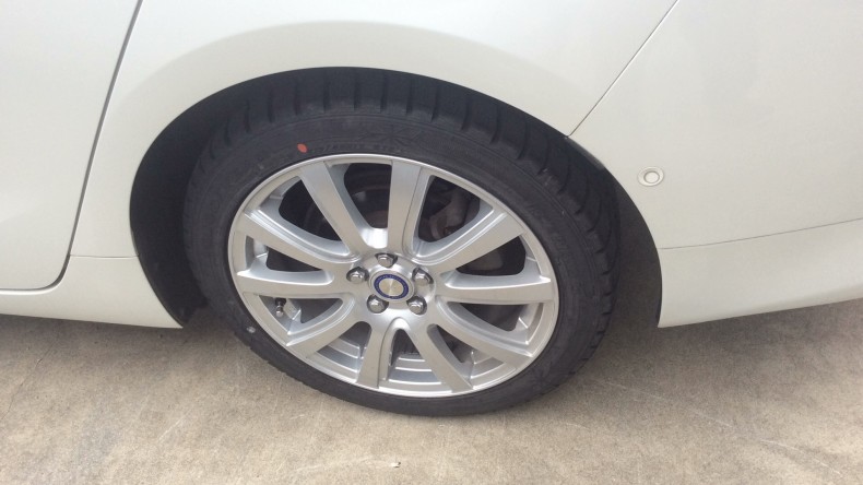 タイヤホイール前