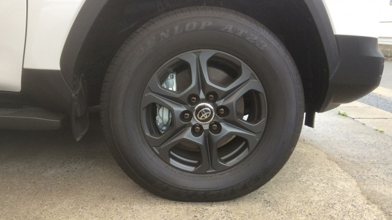 タイヤホイール前