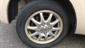 タイヤホイール前