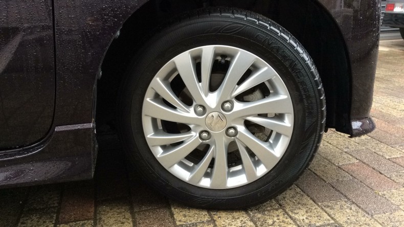 タイヤホイール前