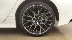 タイヤホイール前