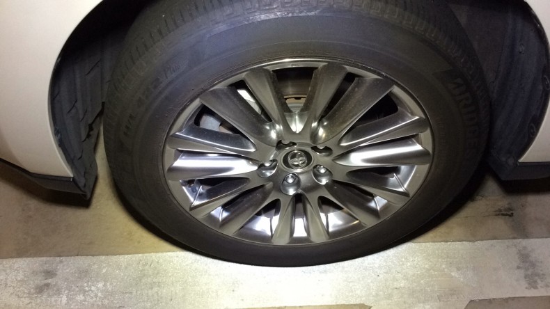 タイヤホイール前