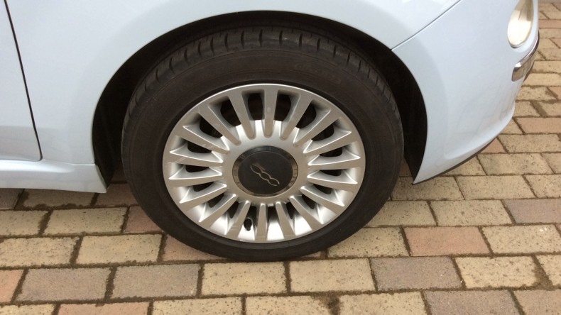 タイヤホイール前