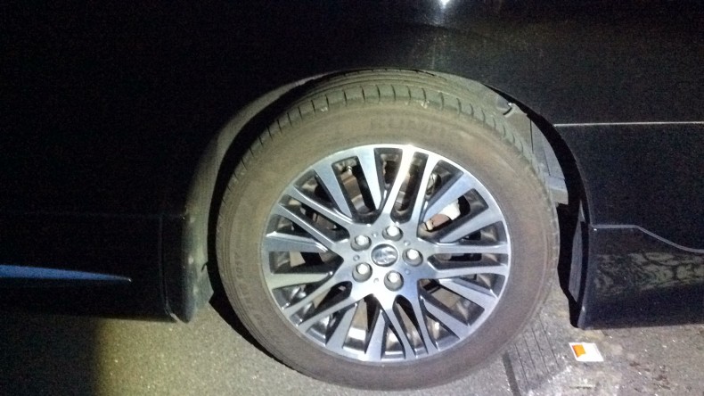 タイヤホイール前