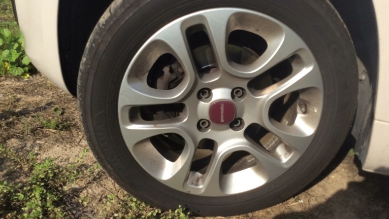 タイヤホイール前