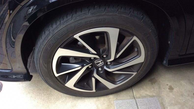 タイヤホイール前