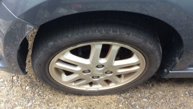 タイヤホイール前