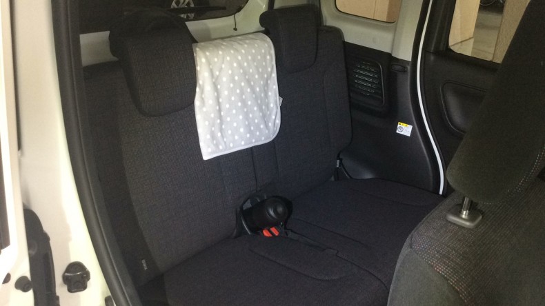 内装後方シート