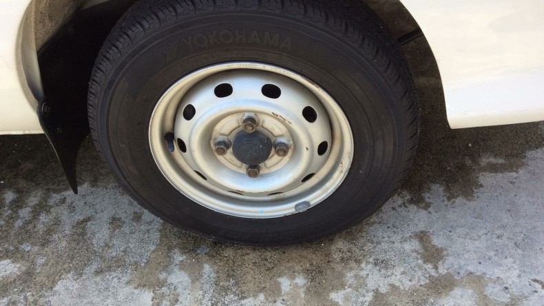 タイヤホイール前