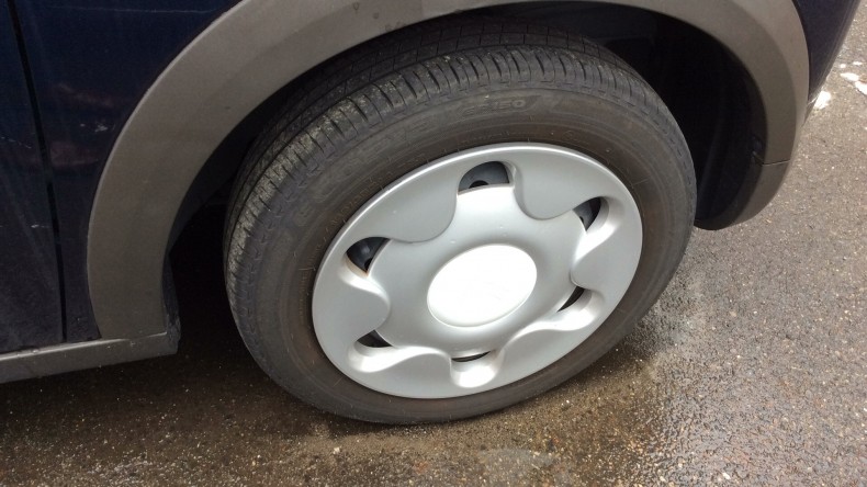 タイヤホイール前