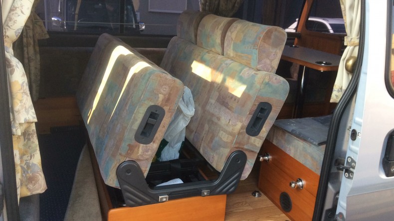 内装後方シート