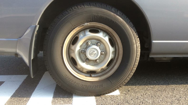 タイヤホイール前