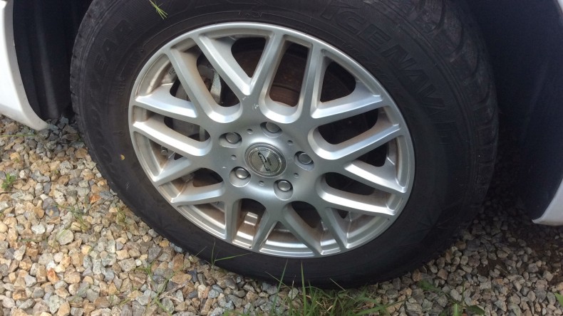 タイヤホイール前