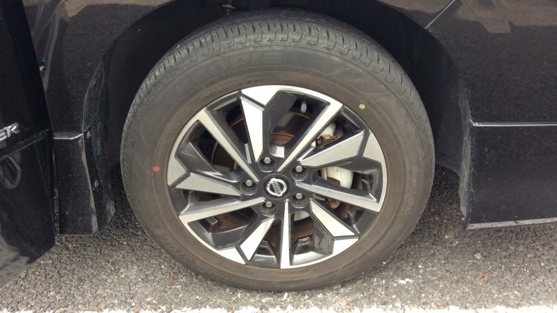 タイヤホイール前