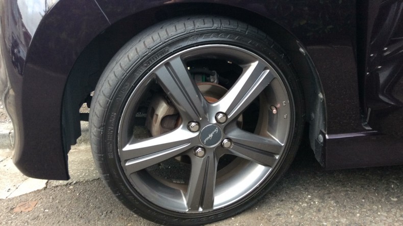 タイヤホイール前