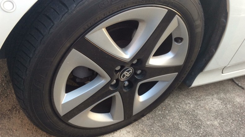 タイヤホイール前