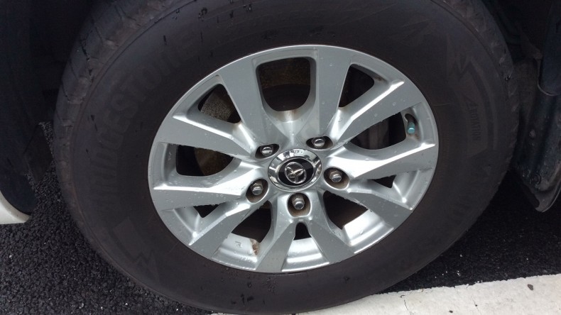 タイヤホイール前