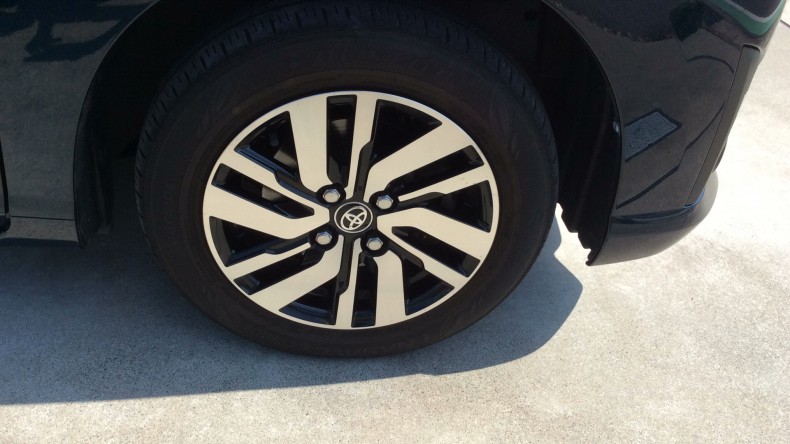 タイヤホイール前