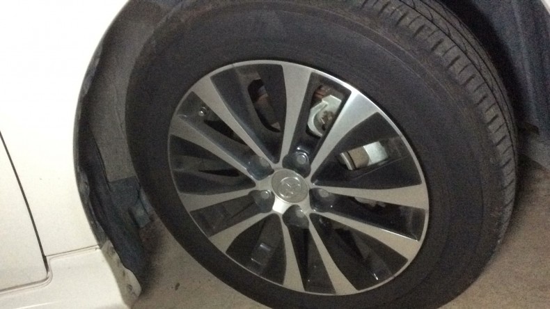 タイヤホイール前