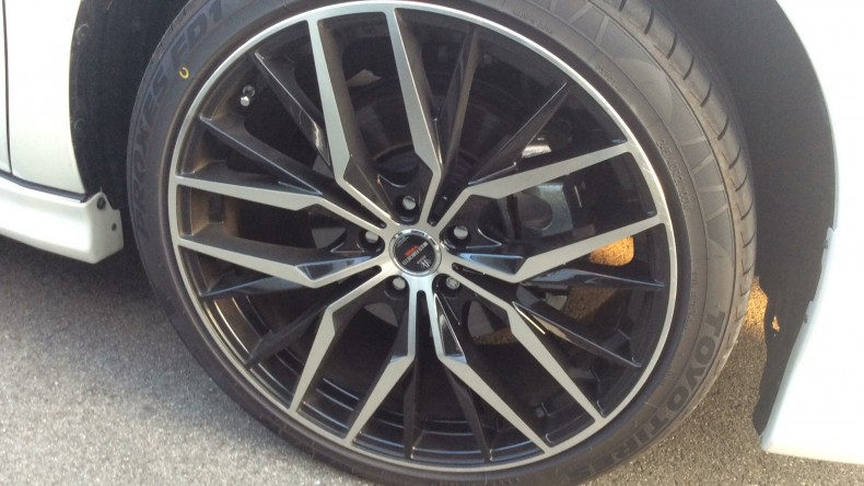 タイヤホイール前