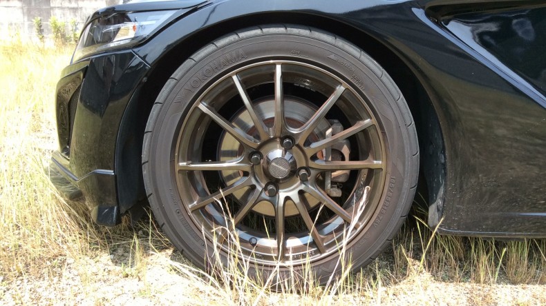 タイヤホイール前