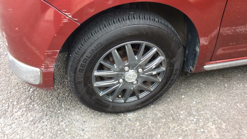 タイヤホイール前