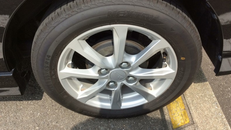 タイヤホイール前