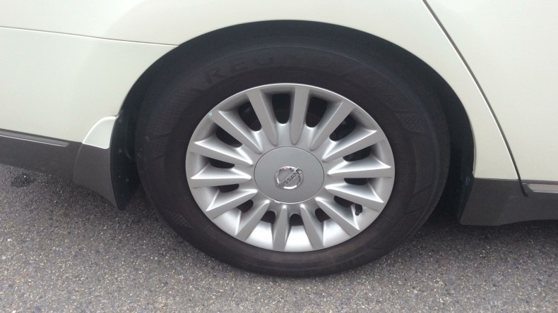 タイヤホイール前