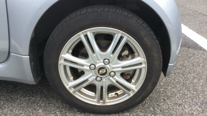 タイヤホイール前