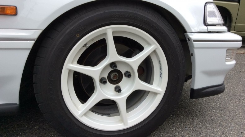 タイヤホイール前