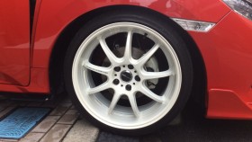 タイヤホイール前