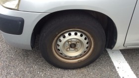 タイヤホイール前