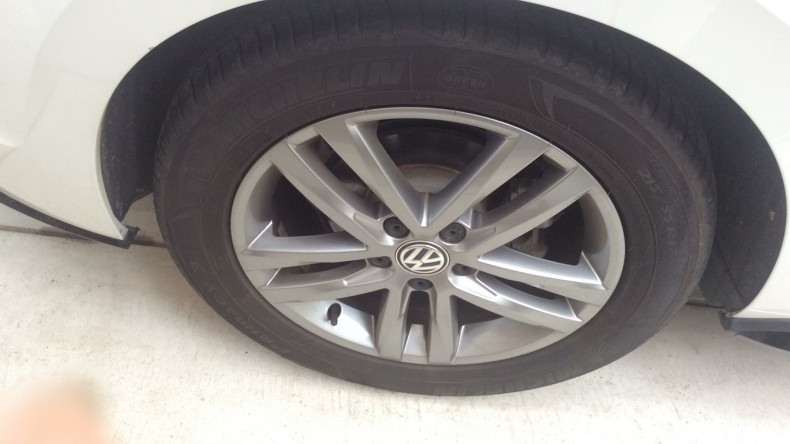 タイヤホイール前