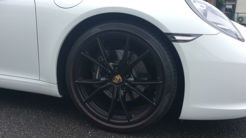 タイヤホイール前