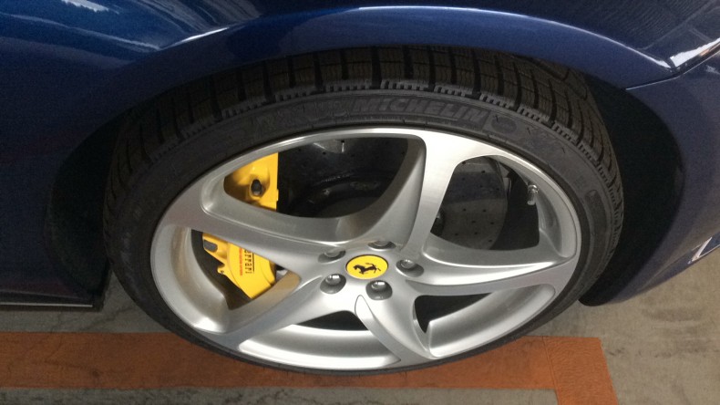 タイヤホイール前