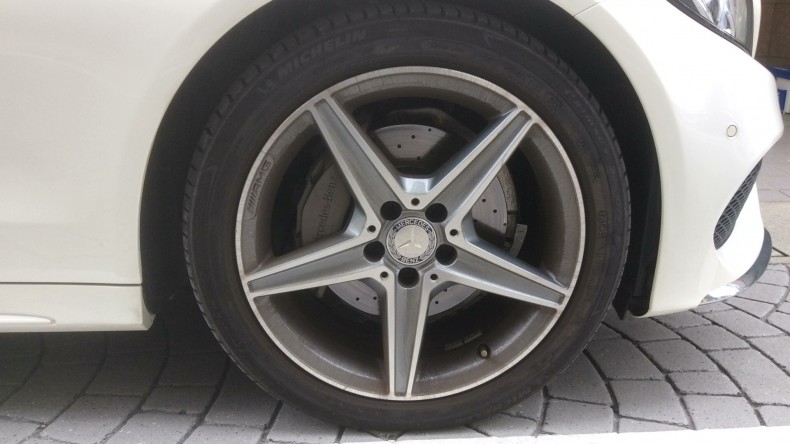 タイヤホイール前