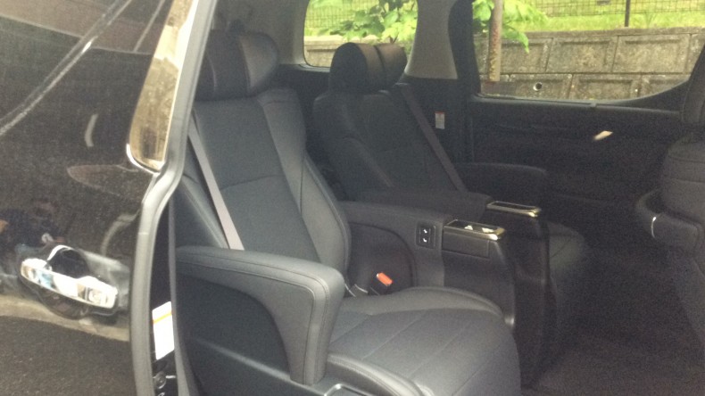 内装後方シート