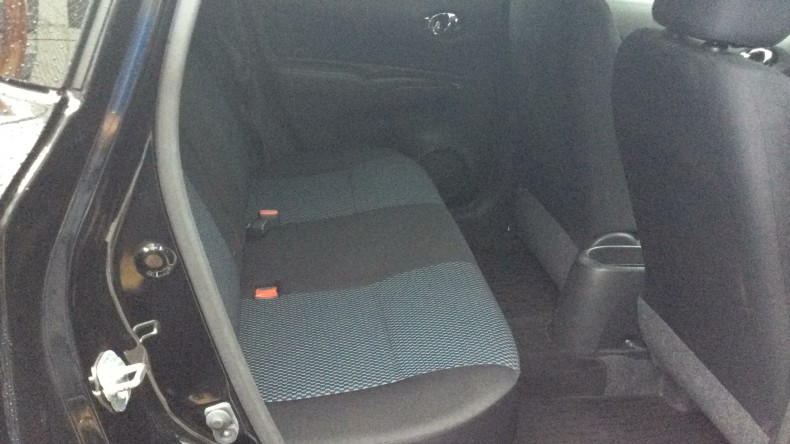 内装後方シート