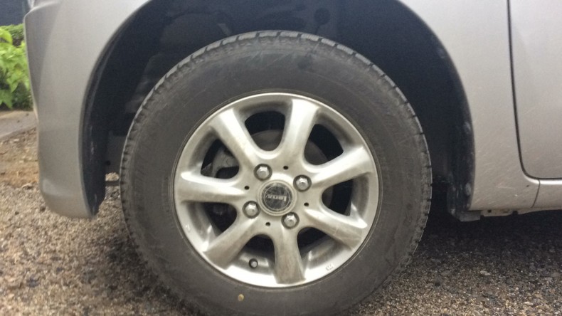 タイヤホイール前