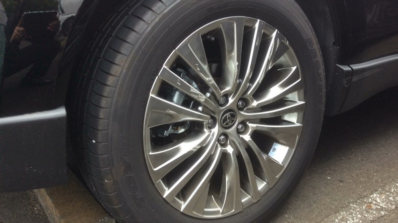 タイヤホイール前