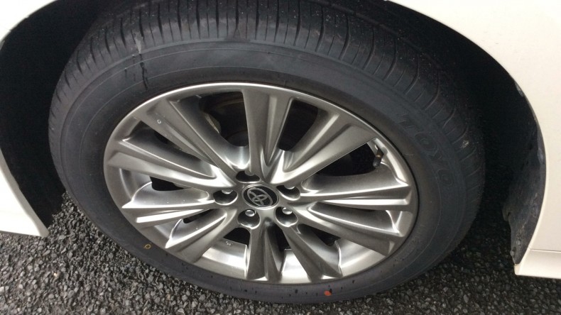 タイヤホイール前