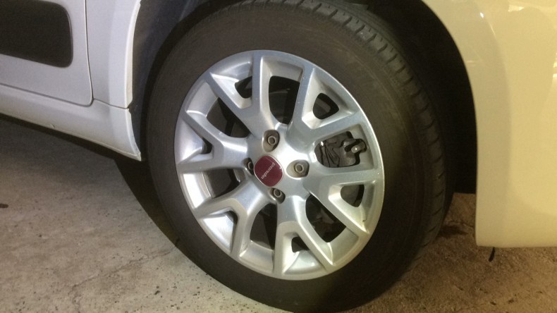 タイヤホイール前