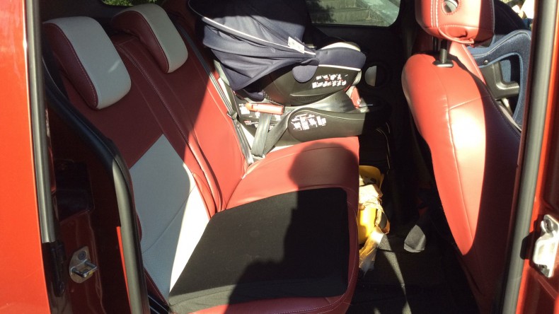 内装後方シート