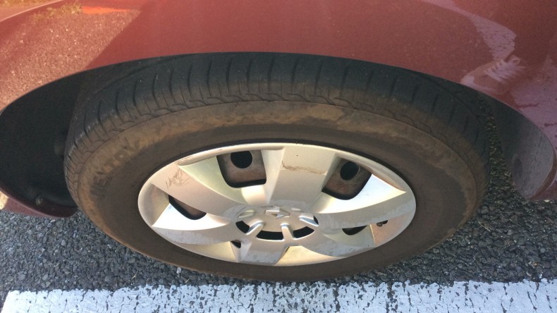 タイヤホイール前