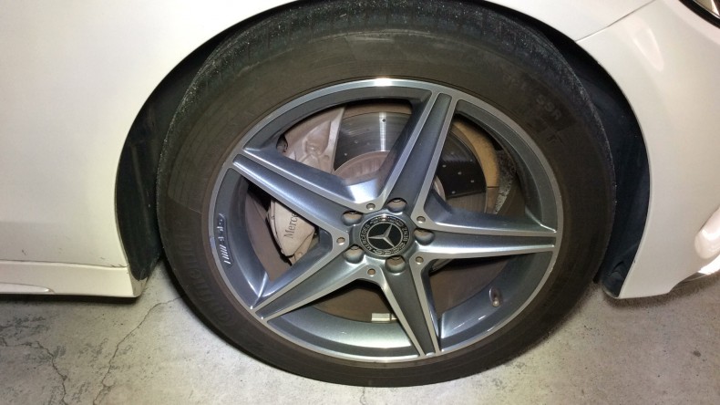 タイヤホイール前