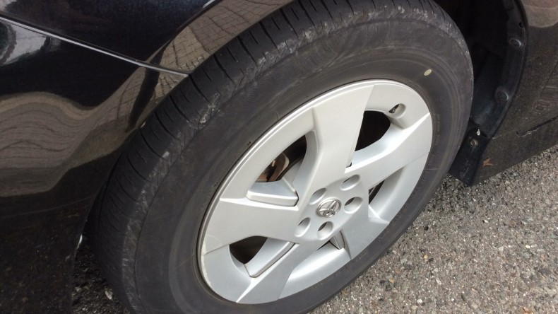 タイヤホイール前