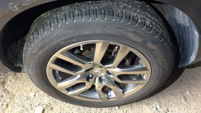 タイヤホイール前